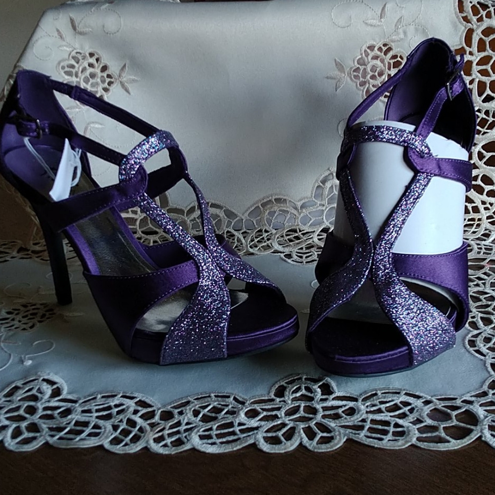 Fioni Night Sandal heels Sz: 6.5